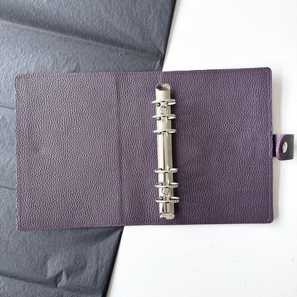 Обложка на кольцах В6+ без карманов на хлястике