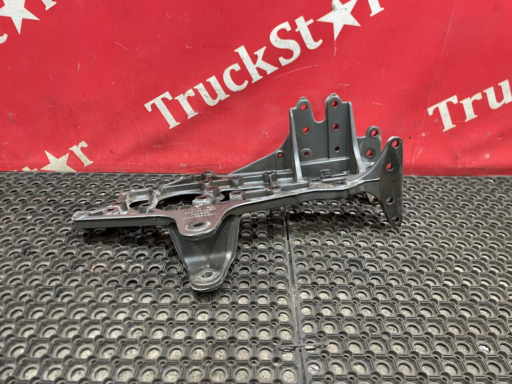 Кронштейн рессоры передней правый