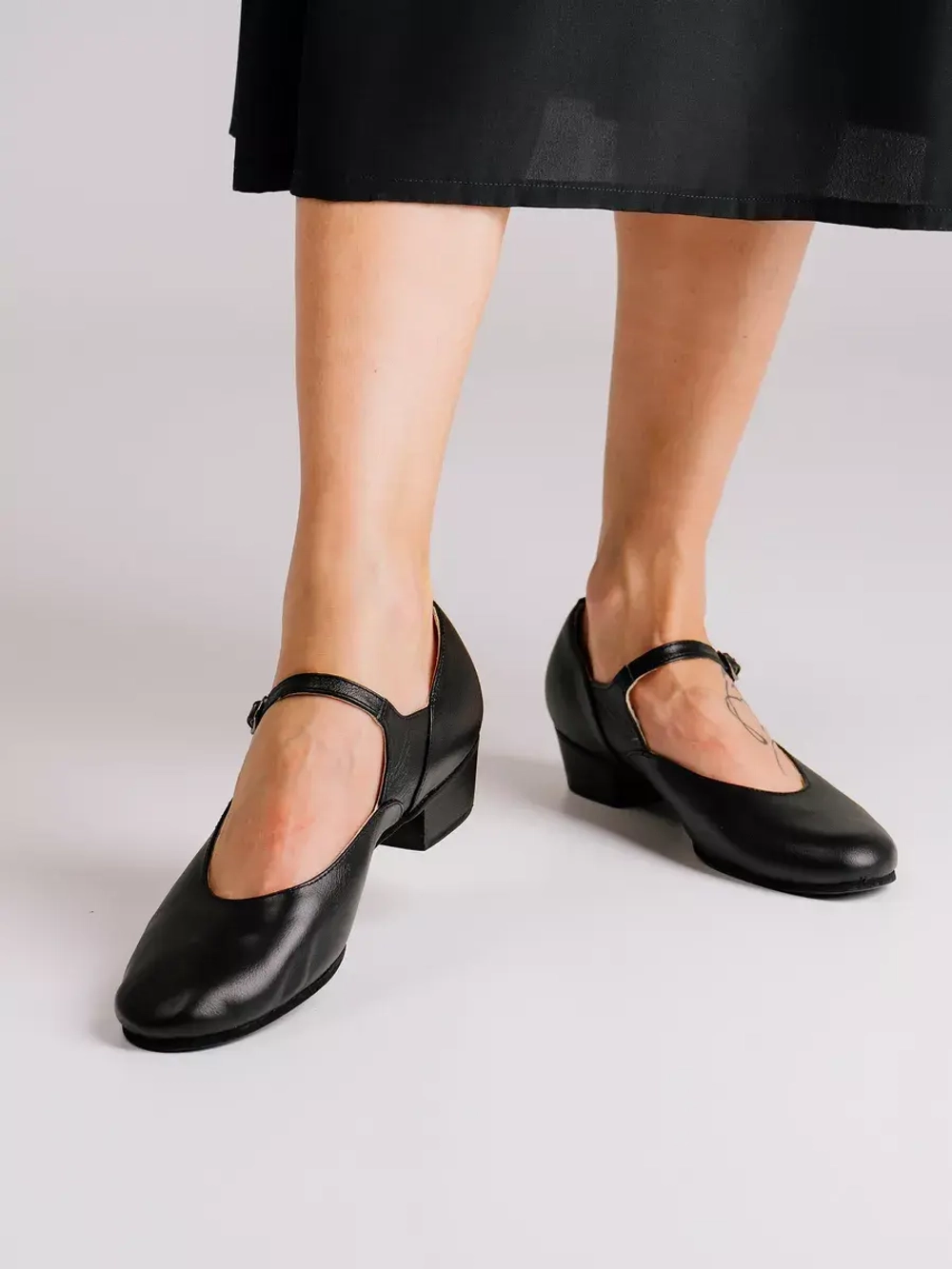 Туфли для танцев на низком каблуке