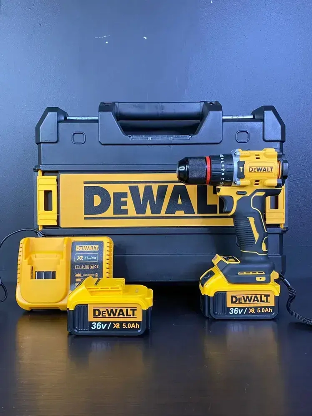 DeWalt Дрель-шуруповерт, 36 В, 90 Нм, 2 АКБ