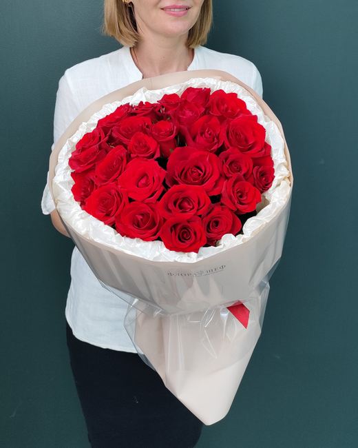 Букет 25 красных роз в стильной упаковке(00326)