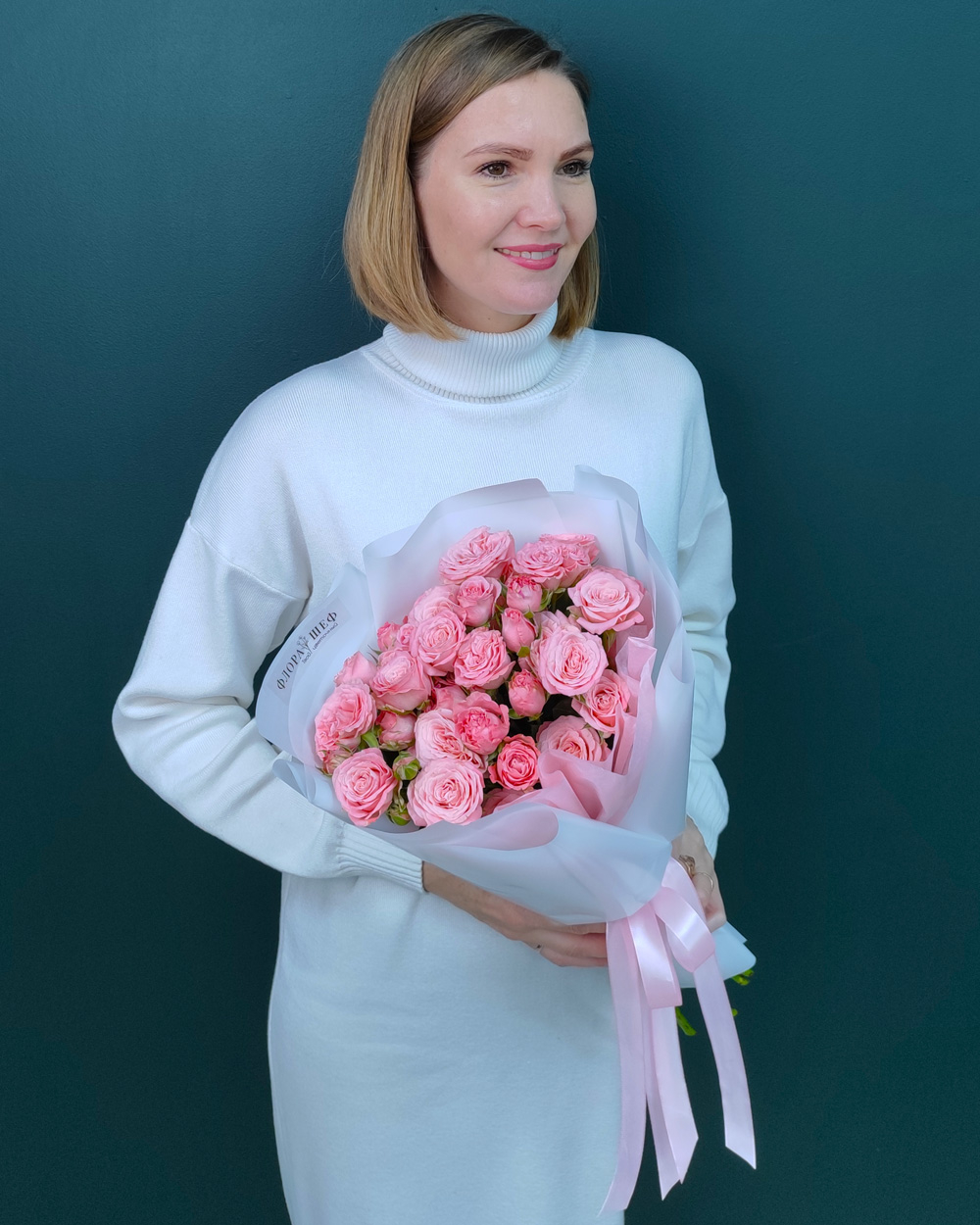 Кустовая пионовидная роза Мадам Бомбастик,9 шт(00424)