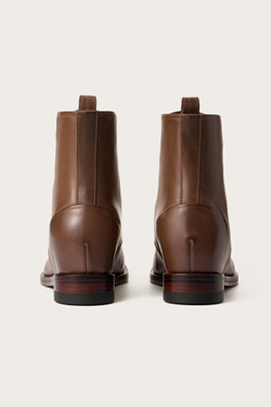 БОТИНКИ ИЗ КОРИЧНЕВОЙ ТЕЛЯЧЬЕЙ КОЖИ СО СКРЫТОЙ ТАНКЕТКОЙ