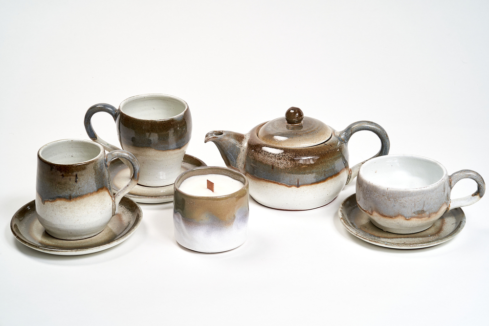 Чайник бело-серый