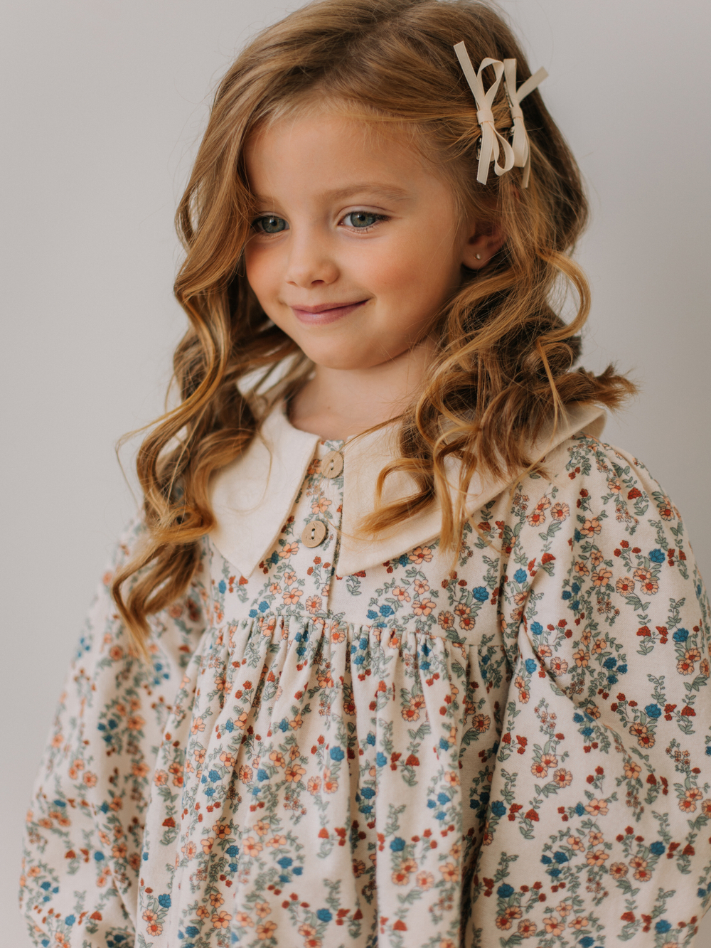 Платье с воротником в цветочек, Молоко