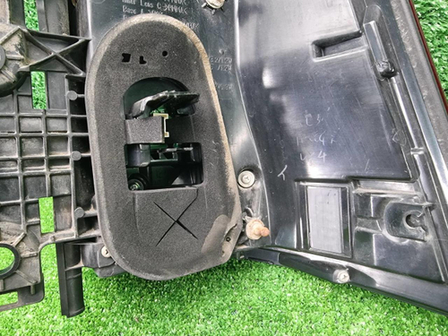 Фонарь левый внешний Toyota Land Cruiser 200 15-21