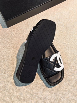 Шлепанцы Chanel
