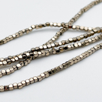 Гематит (имитация), цвет золотистый, размер около 2 мм, цена за отрезок 19 см (1/2 нити)