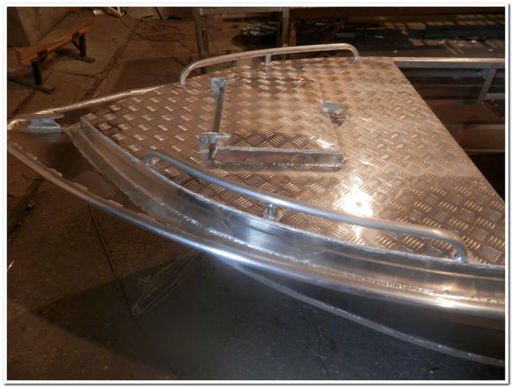 Алюминиевая моторно-гребная лодка Вятка Профи 40