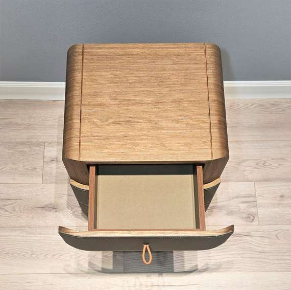 Тумба прикроватная SG-46, бежевая экокожа, шпон ореха