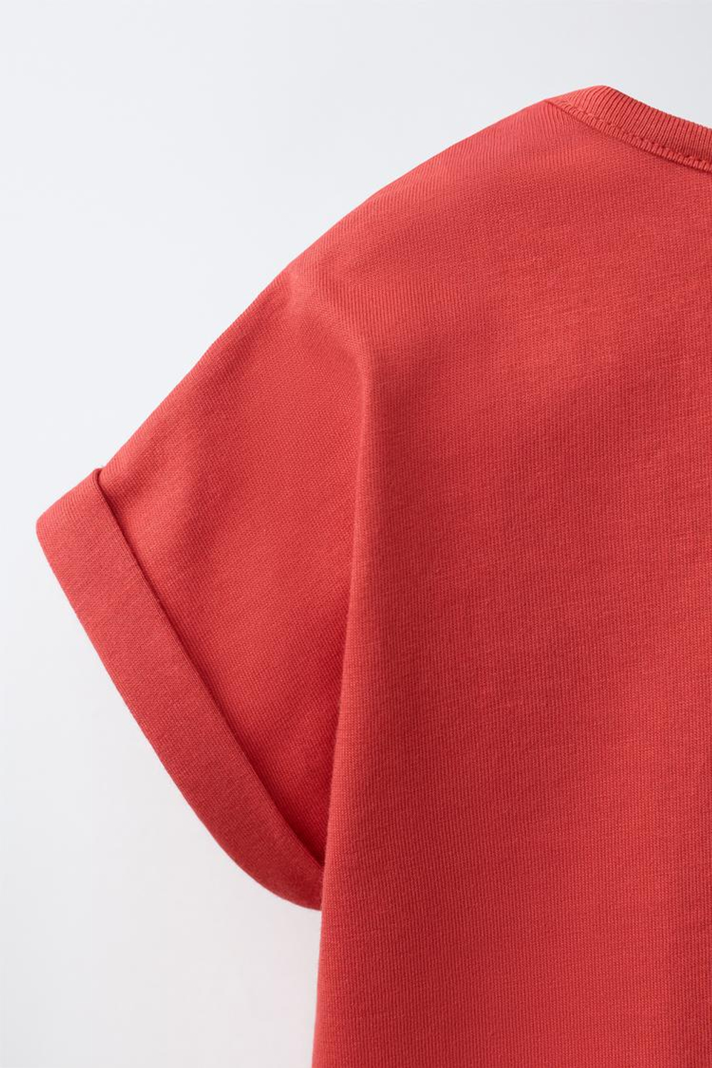 ZARA ФУТБОЛКА С ВЫШИВКОЙ «ГОРОД», КРАСНЫЙ