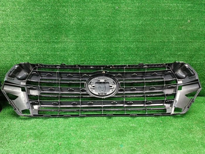 Решетка радиатора Toyota Land Cruiser 200 (2015-2021)