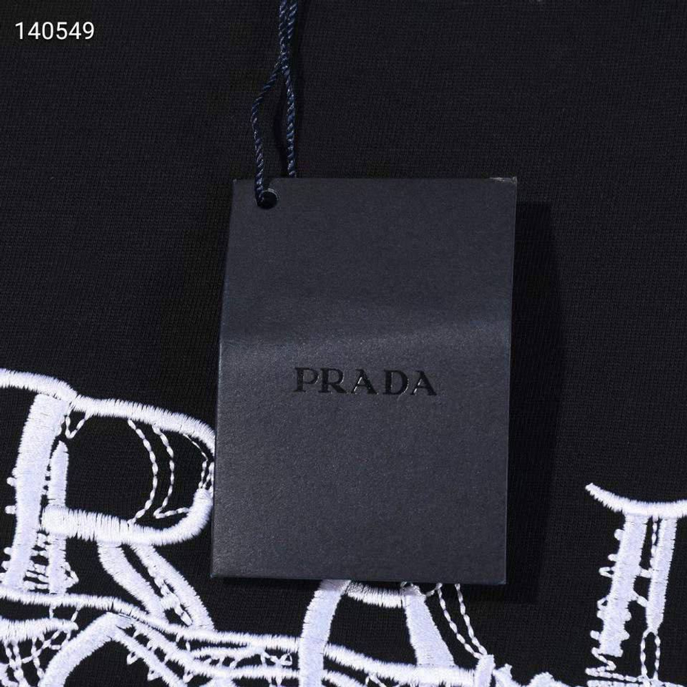 Футболка Prada