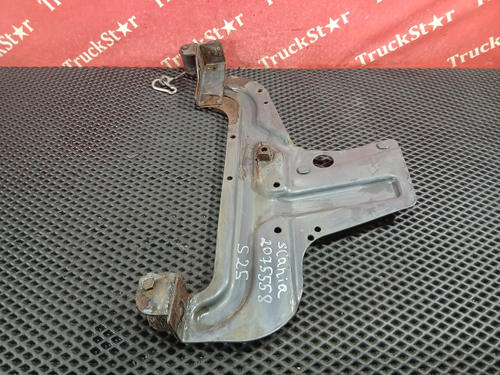 Кронштейн спойлера шасси передний левый