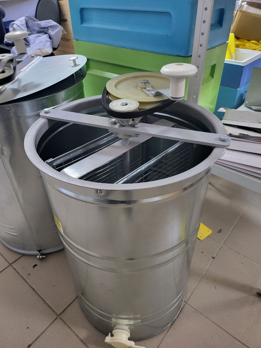 Медогонка 2 рамочная, кассеты неповоротные (оцинковка) М2-РМ СБТ