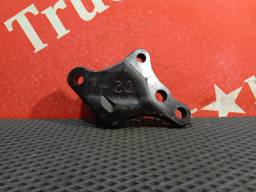 Кронштейн цилиндра подъема кабины