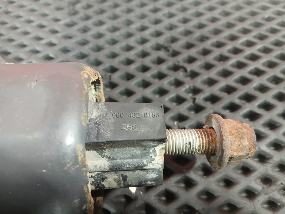 Кронштейн ящика акб 2019г.