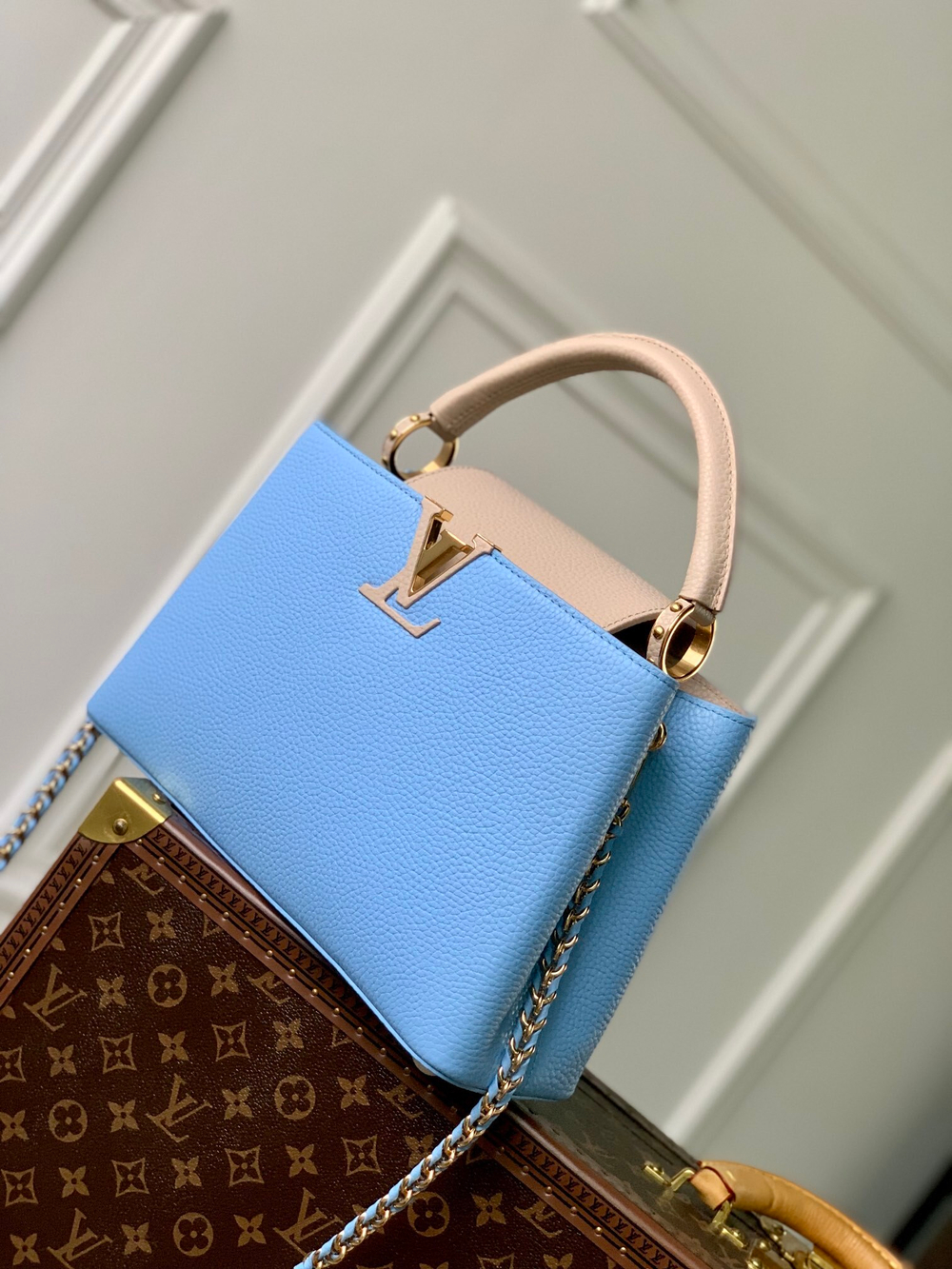 Louis Vuitton Capucines MM