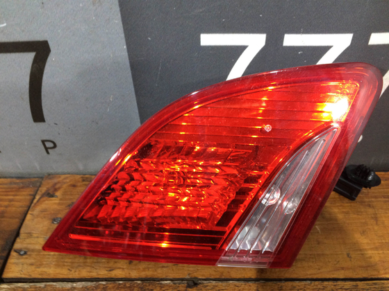 Фонарь задний левый внутренний Peugeot 408 12-17 Б/У Оригинал 9678059680