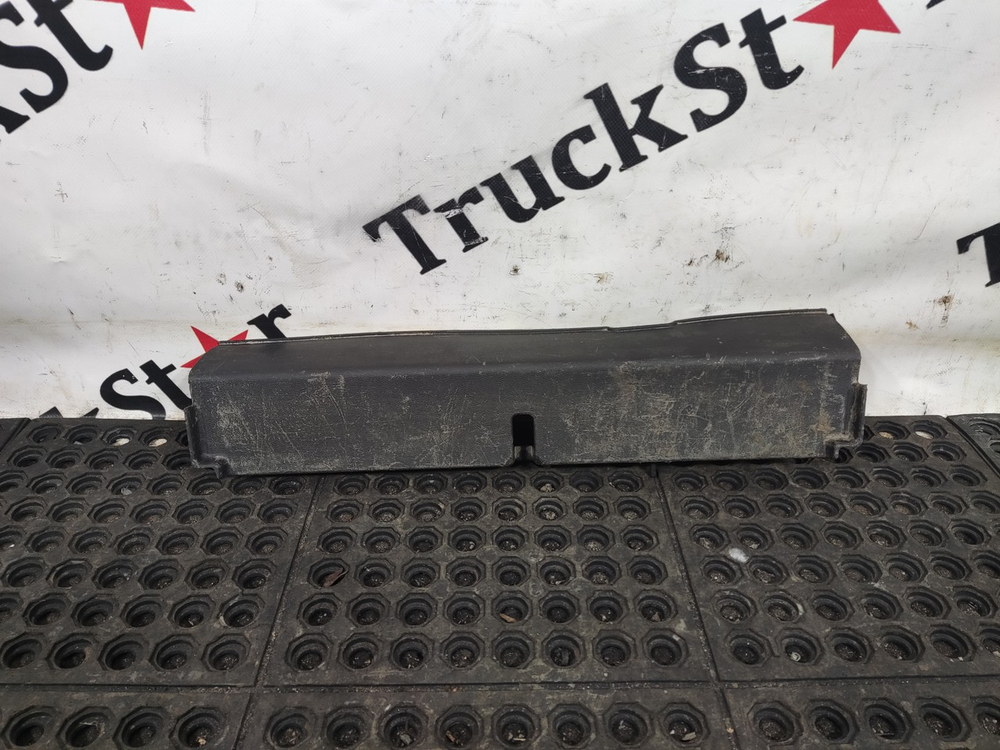 Накладка вещевого ящика правого