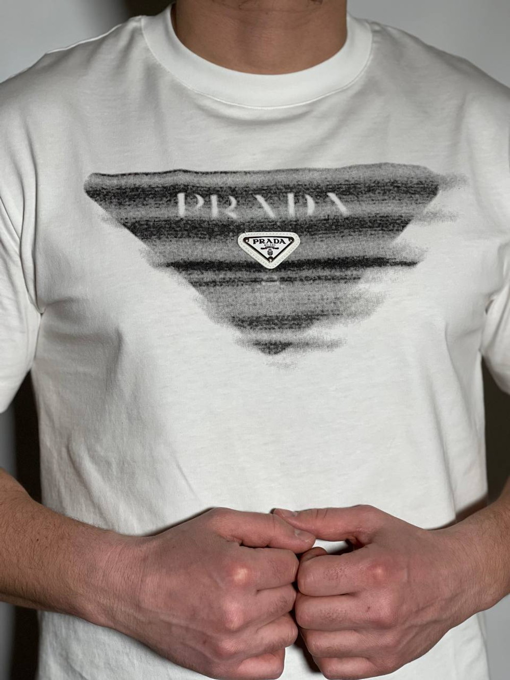 Футболка Prada