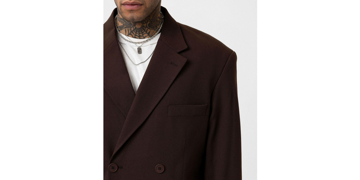 Лацканы пиджака.