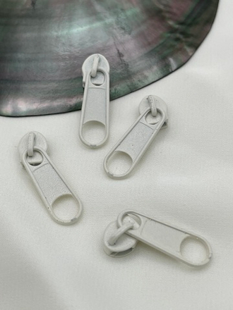 Собачка / бегунок для молнии теплый белый 6,5 мм