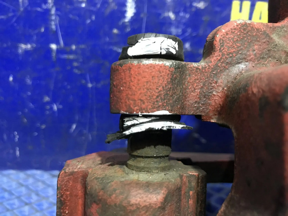 Суппорт тормозной передний правый MAZDA MAZDA6 2003