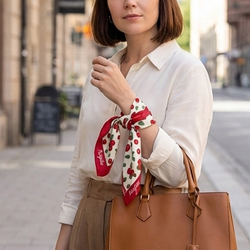 Шейный платок «Карельская клюква», 70×70 см