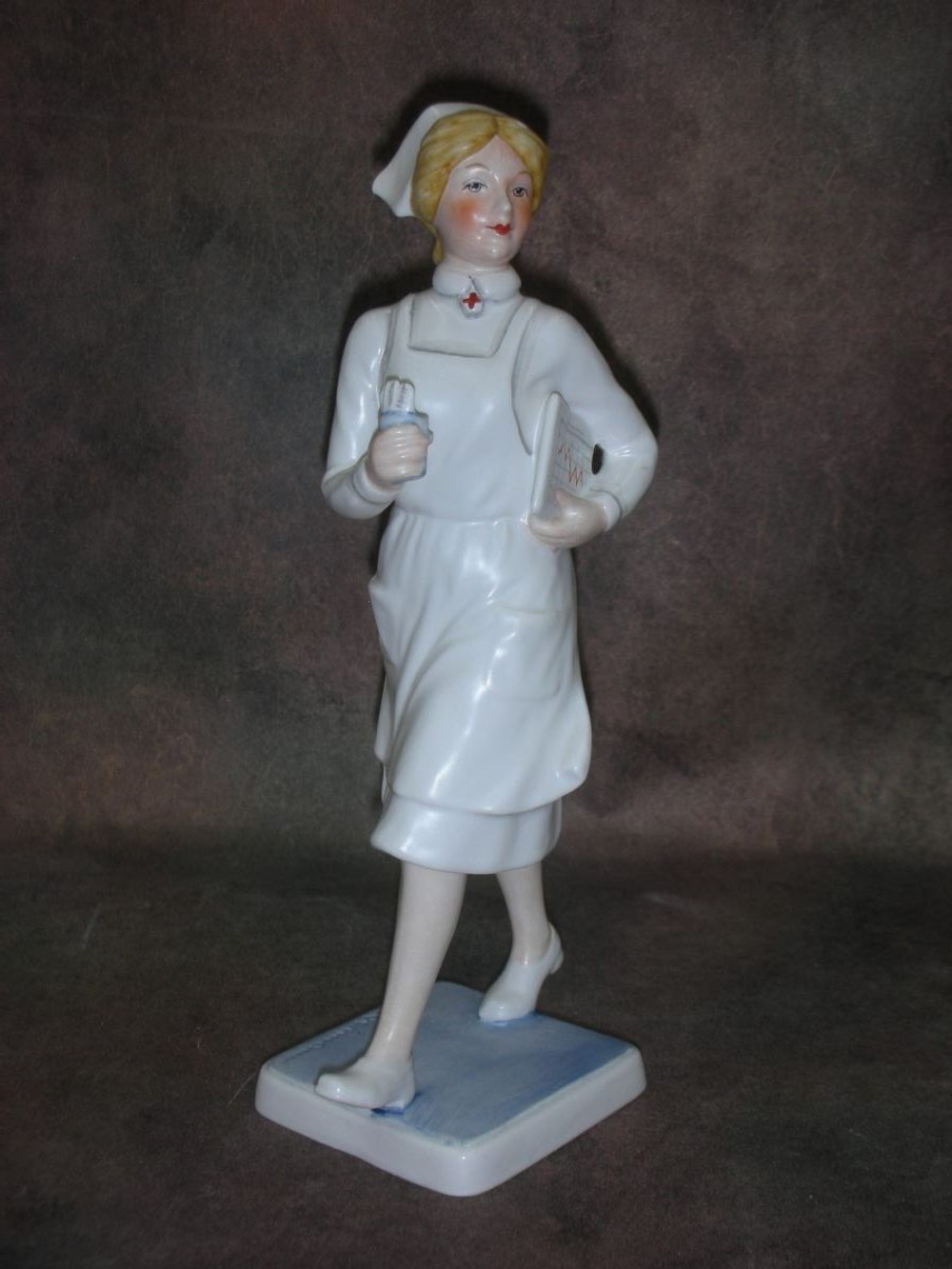 Статуэтка. Фарфор. Медсестра. Goebel. Германия