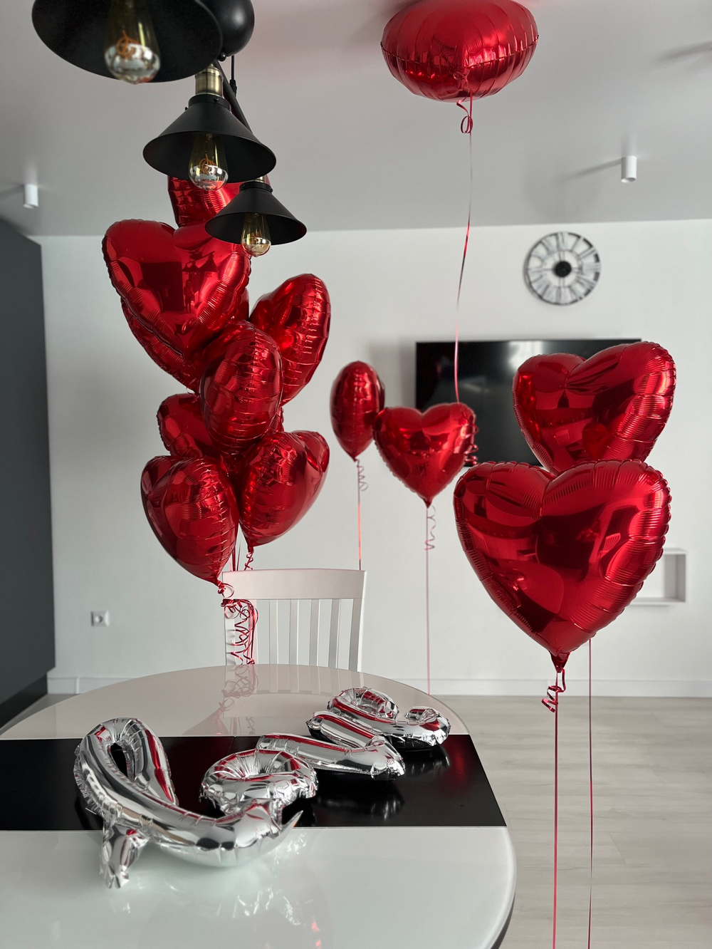 Воздушные шары 14 февраля Сердца красные №697