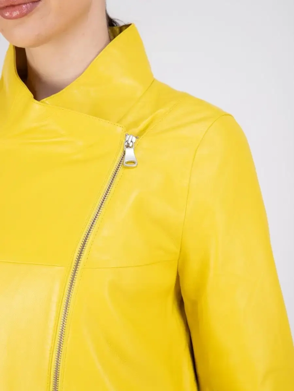 Кожаная куртка демисезонная косуха