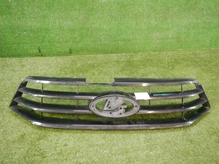 Решетка радиатора Lada Vesta (2015-н.в.)