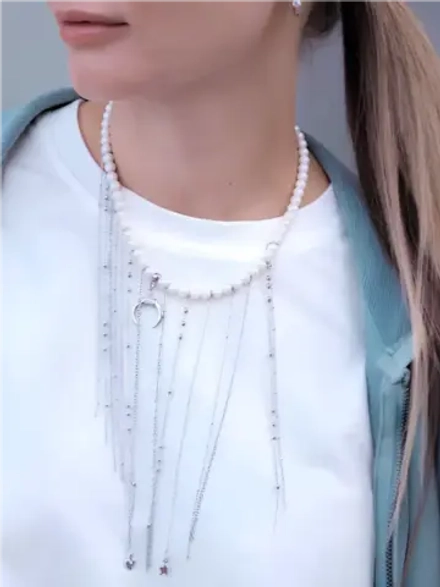 Колье из жемчуга с подвеской лунница и цепочками