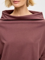 Лонгслив оверсайз с вырезом лодочка шоколад