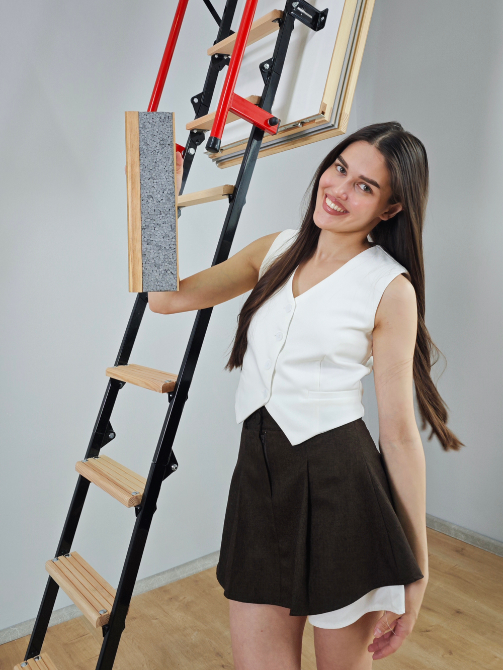 POLAR PLUS полуавтоматическая чердачная лестница с люком