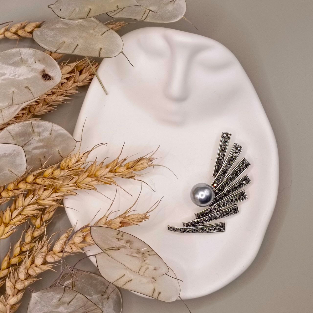 Брошь "Абстракция с жемчуженной"