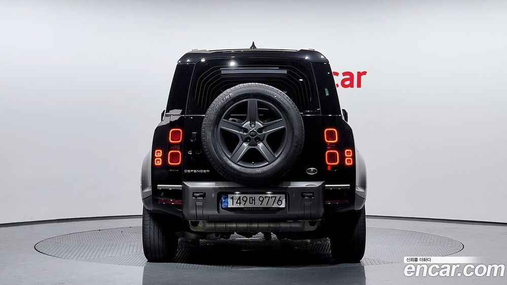 Land Rover Defender (L663) 110 P300 X-Dynamic SE (08.2021)