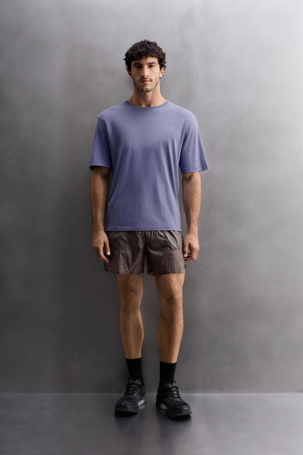 ZARA ФУТБОЛКА С ГРАФИЧЕСКИМ ПРИНТОМ, ЛИЛОВЫЙ