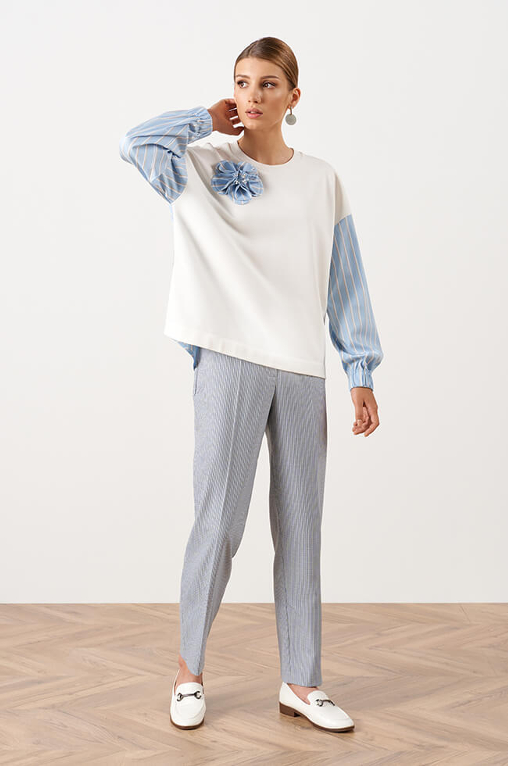 8384 Брошь (голубой)