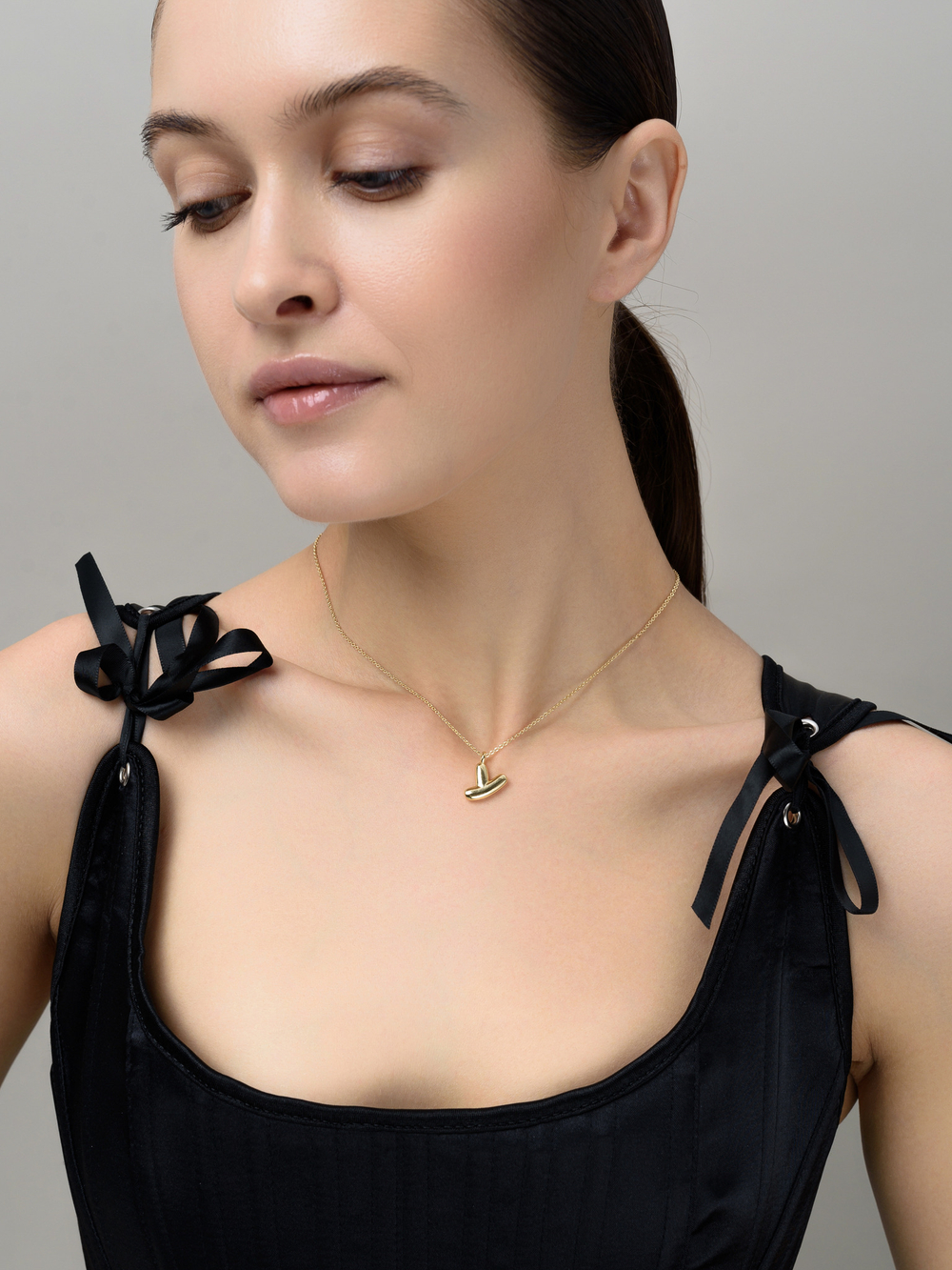 Колье с буквой Y