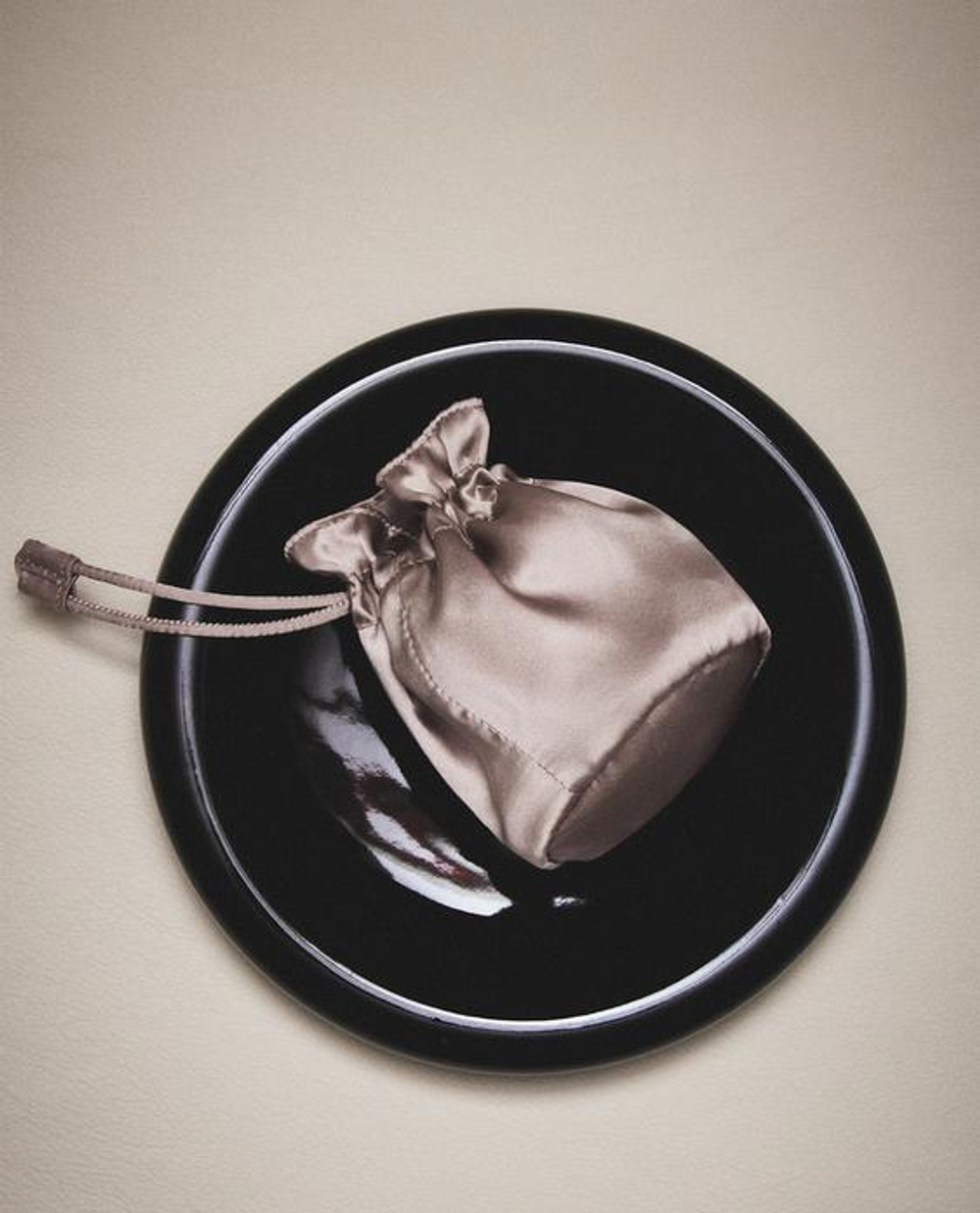 ZARA HOME ШЕЛКОВАЯ КОСМЕТИЧКА, ЭКРЮ