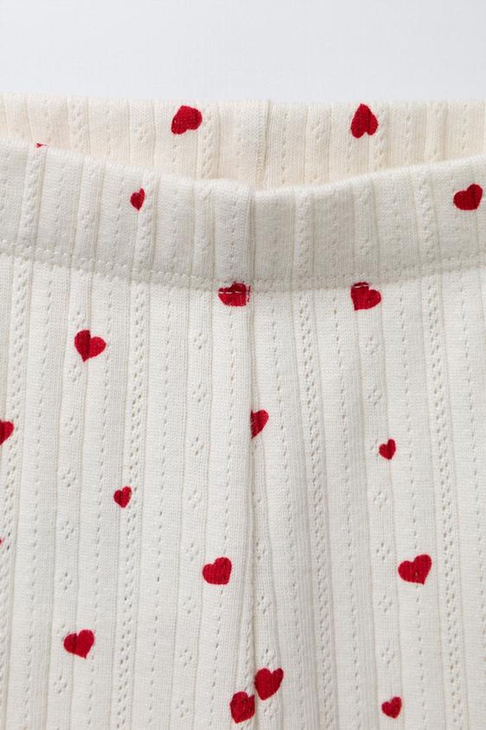 ZARA КОМПЛЕКТ ИЗ БОДИ И ЛЕГИНСОВ С СЕРДЕЧКАМИ, ЭКРЮ