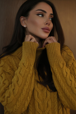 Свитер с косами