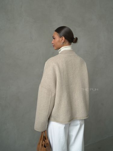 Бежевый шерстяной бомбер на молнии