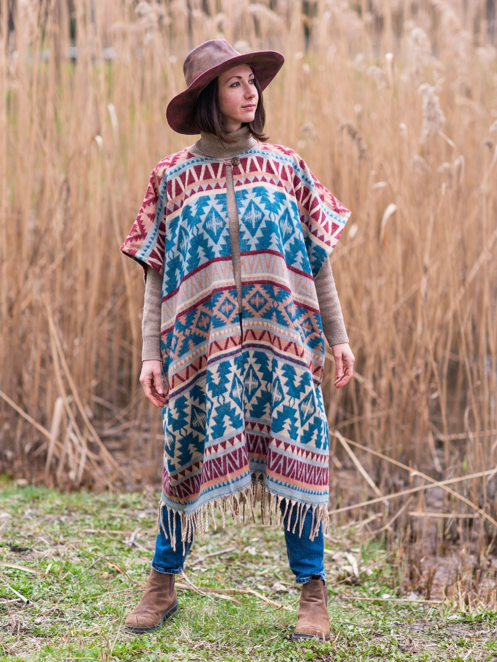 Накидка с этническим геометрическим орнаментом