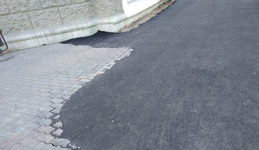 Как правильно обустроить примыкание тротуарной плитки к асфальту