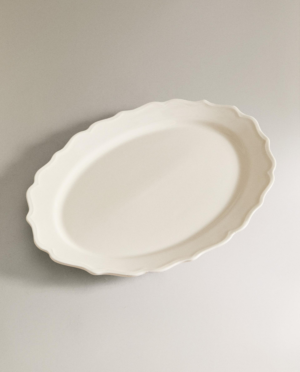 Zara Home блюдо сервировочное из фаянса, цвет бежевый, 40 см