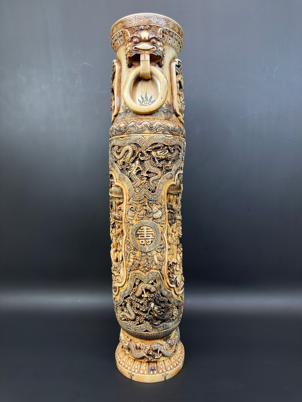 Монументальная резная ваза из кости