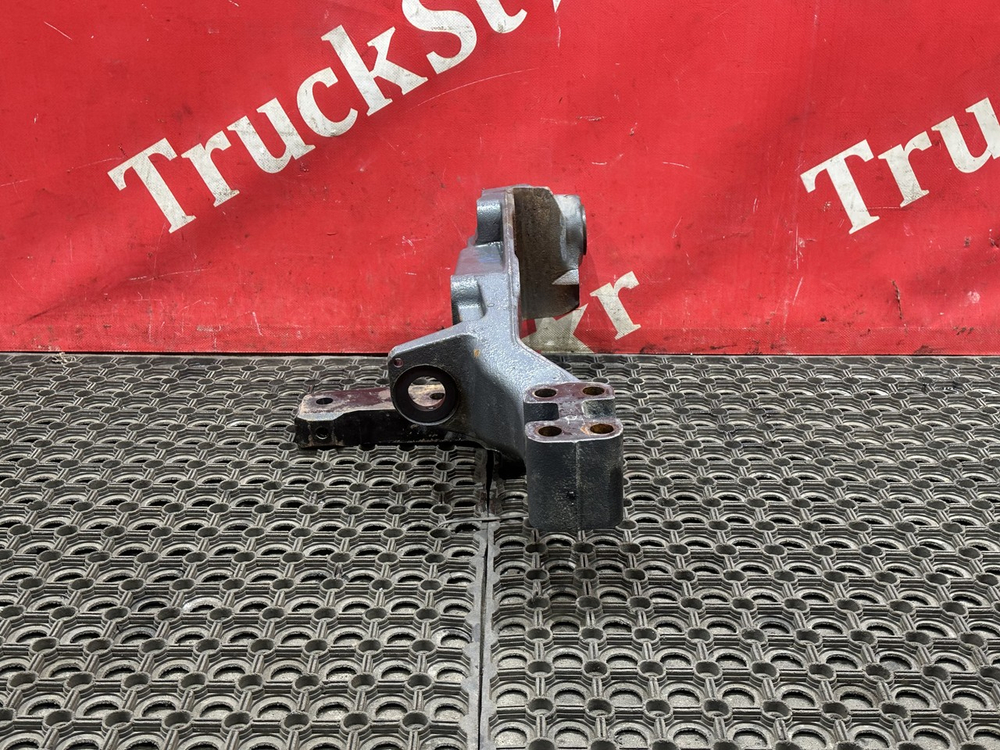 Кронштейн передней рессоры правый 2018г.